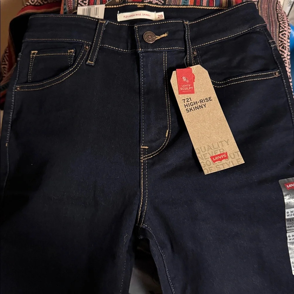 Levi's NWT SIZE 6 28 X 30 stretch High-Rise Skinny Jeans - Dark Blue